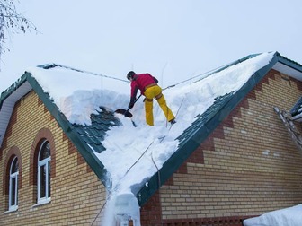 Уникальное фотографию Помощь по дому Уборка крыш и дворов от снега и льда 37747335 в Барнауле