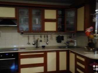 Кухонный гарнитур б/у, в хорошем состоянии,  Длина 4мх0,60см боковые 0,80см, х0,60см,1, 20смх0,60 см, в Барнауле