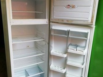 Продаю холодильник Атлант в не рабочем состоянии сгорел компрессор,  Без компрессора,  Могу продать отдельно все полки, в Чебоксарах