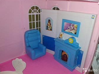 Домик для Барби 2-ух этажный с музыкальной мебелью(Спальня,кухня,зал), Б/у в отличном состоянииСостояние: Б/у в Чебоксарах