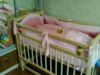 Детская кроватка с поперечным маятником в отличном состоянии,  Матрас ортопедический в подарок, Состояние: Б/у в Чебоксарах