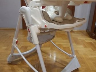 Универсальный стульчик для кормления Babyton - компактный и мобильный,  Благодаря ножкам на колесиках, его можно переместить в любое место в доме,  Тормоза помогут в Чебоксарах