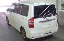 Toyota noah 7-ми местный полноприводный минивен