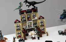 Лего - Нападение индораптора