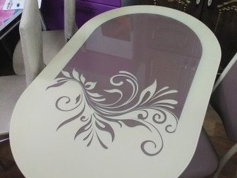 Стол кожа с пленкой оракал ваниль под стеклом,форма овалПодстолье цвет ванильРазмер 1100 х 700 мм Изготавливаем столы, стулья, табуреты, кухонные уголки и др, на в Ельце