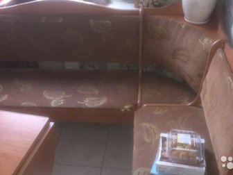 Продам кухонный уголок со столом(раскладной), в Калининграде