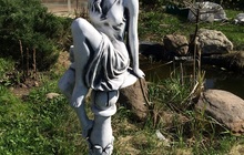 Скульптура из бетона Девушка на подиуме 54 см, Ф43 см