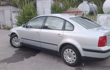 Volkswagen Passat серебряный седан, 1999 г