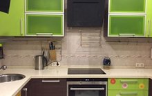 Яркий и функциональный кухонный гарнитур