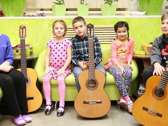 Увидеть фото  Обучение игре на гитаре в Измайлово 67378045 в Москве