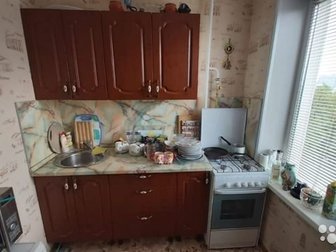 Продается небольшой кухонный гарнитур в хорошем состоянии,цвет орех,с связи с ремонтом и приобретением нового, Размеры верхних шкафов в 65-г37-д80,в65-г37-д60=длина в Москве