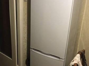Холодильник двухкамерный, INDEZIT, Состояние хорошее, в Мурманске
