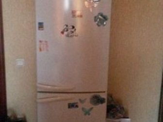 Отдам холодильник Атлант,2 камерный ,2 мотора,  Не работает морозильная камера,  Высота 205 ,  Обьем морозильной камеры115, обьем холодильной камеры 272 в Мурманске