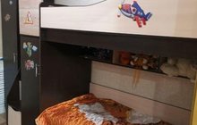 Двухъярусная кровать и шкафы