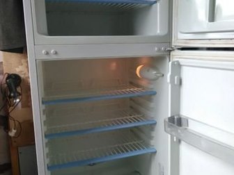 Полностью исправный чистенький ( и тихий , что немаловажно) холодильник,  габариты 145-60-60 см,  внешний вид вполне приличный, в Раменском