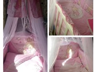 Для принцессы, белая, деревянная кроватка - маятник со всеми комплектующими (матрасик, клеёнка на резинке, постельное, противоударники, балдахин), в идеальном состоянии, в Рубцовске
