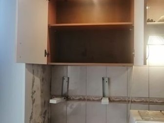 Два шкафа от кухонного гарнитура, подвесной и напольный, в хорошем состоянии в Старом Осколе