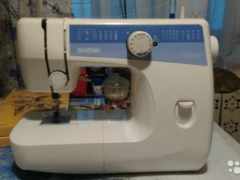 Продаю швейную машинку в связи с покупкой другой,  Машинка в хорошем рабочем состоянии,  По характеристикам подходит для пошива лёгких и средних тканей,  Из комплектации в Твери