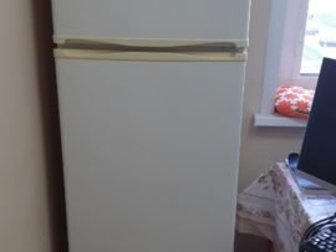 Холодильник Snaige с верхней морозильной камерой,  Пользовались довольно продолжительное время,  Служил верой и правдой по меньшей мере 12 лет, до сих пор в рабочем в Великом Новгороде