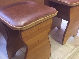 Продается обеденная группа : стол ( в сложенном виде размер 86см на 59см, в разложенном - 86 на 118см), два табурета и угловой диван ( 100см на 140 см, угол сменный), в Воронеже